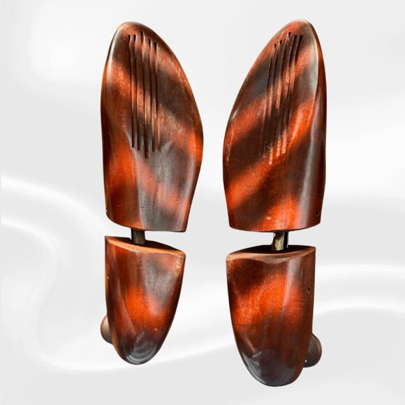 Cedar Shoe Trees – Ventilated Adjustable Pair - Picture 2 of 2